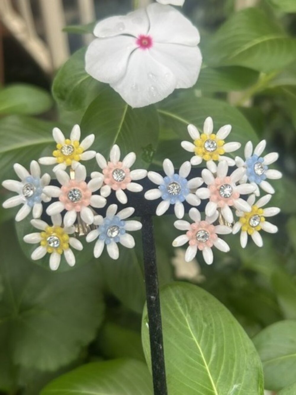DAISY Lucite Daisy Flower Cluster EARRINGS